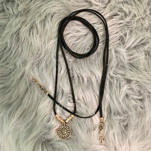 ‼️NEW‼️Black chocker with gold and diamond accents